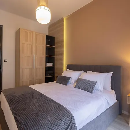 The White Tower Luxury - 2br, 1ba, 1wc By Thesskey Residences