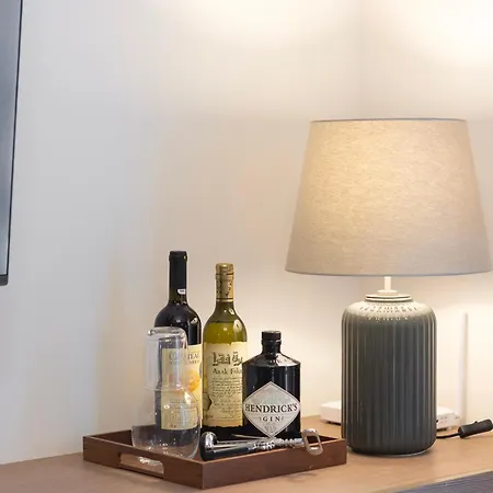 The White Tower Luxury - 2br, 1ba, 1wc By Thesskey Residences *