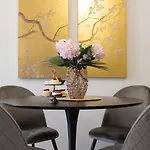 The White Tower Luxury - 2br, 1ba, 1wc By Thesskey Residences *