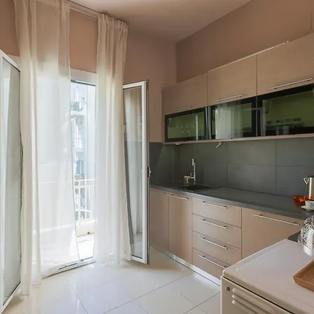 The White Tower Luxury By Thesskey Residences *