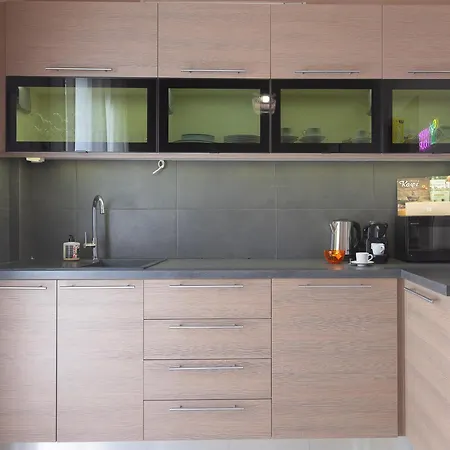 The White Tower Luxury - 2br, 1ba, 1wc By Thesskey Residences