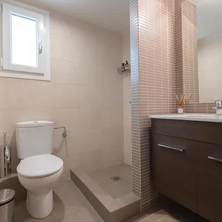 The White Tower Luxury - 2br, 1ba, 1wc By Thesskey Residences Apartamento *