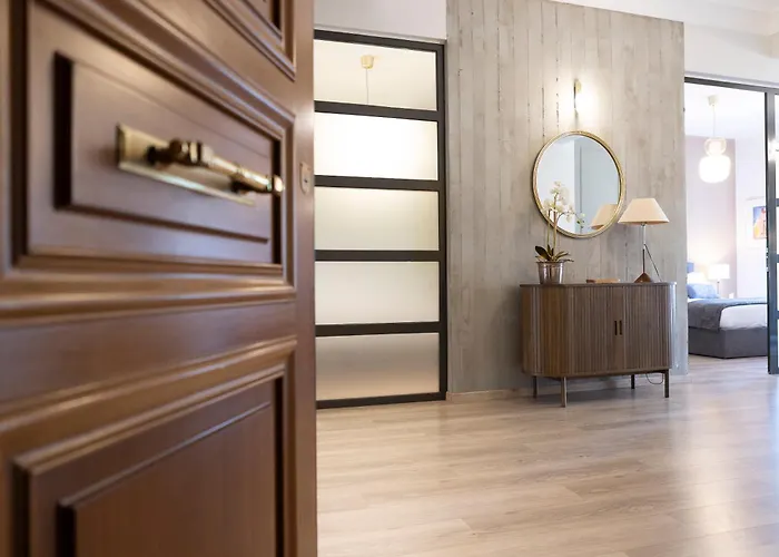 The White Tower Luxury - 2br, 1ba, 1wc By Thesskey Residences Appartamento *