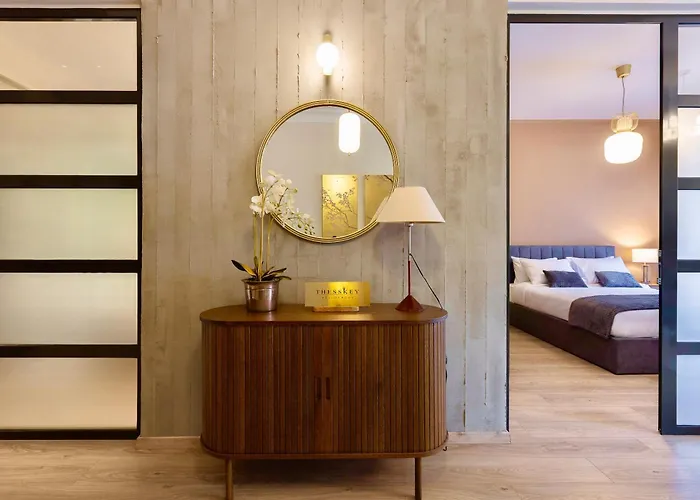The White Tower Luxury - 2br, 1ba, 1wc By Thesskey Residences דירה