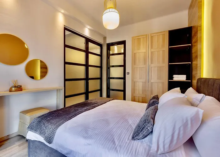 The White Tower Luxury - 2br, 1ba, 1wc By Thesskey Residences דירה *