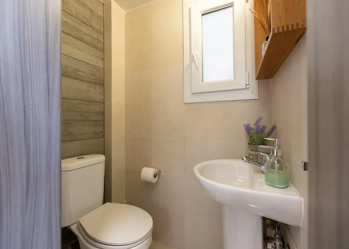 شقة The White Tower Luxury - 2br, 1ba, 1wc By Thesskey Residences *