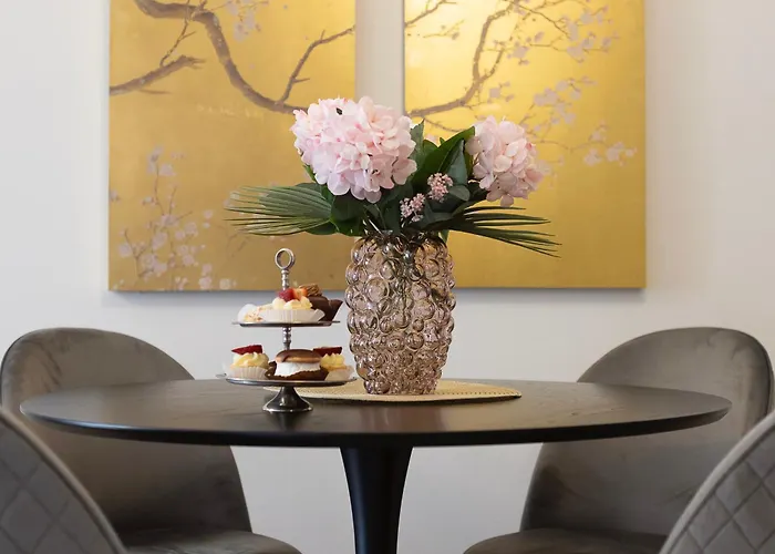 The White Tower Luxury - 2br, 1ba, 1wc By Thesskey Residences *