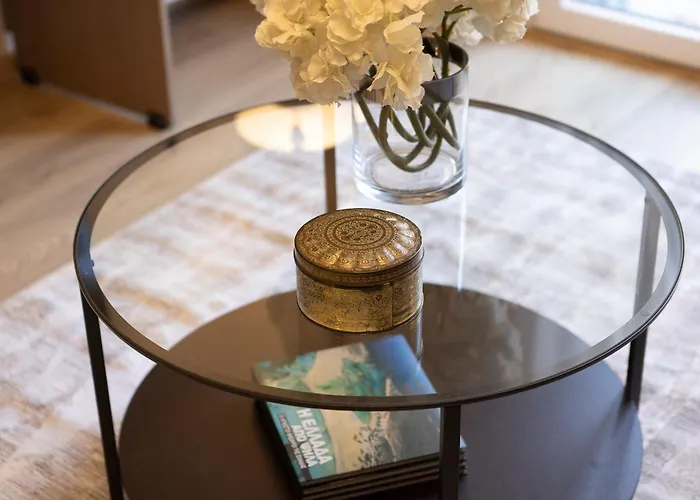 The White Tower Luxury - 2br, 1ba, 1wc By Thesskey Residences