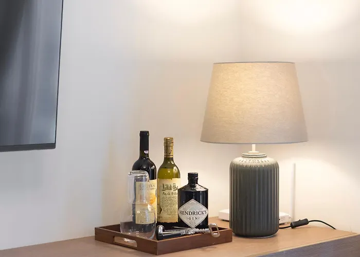 The White Tower Luxury - 2br, 1ba, 1wc By Thesskey Residences *