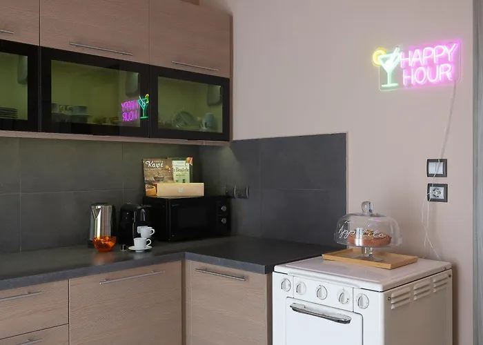 The White Tower Luxury - 2br, 1ba, 1wc By Thesskey Residences Appartamento *