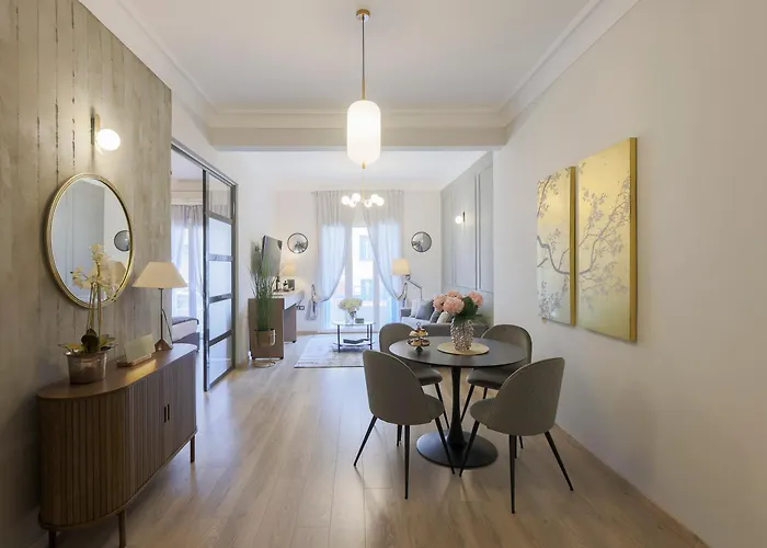 The White Tower Luxury - 2br, 1ba, 1wc By Thesskey Residences דירה
