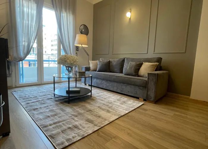 The White Tower Luxury - 2br, 1ba, 1wc By Thesskey Residences