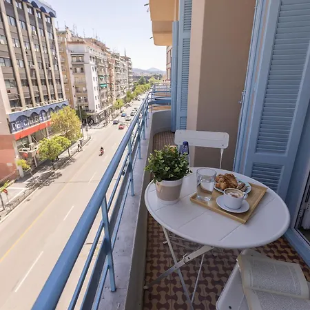 The White Tower Luxury Apartment By Thesskey Residences Apartament