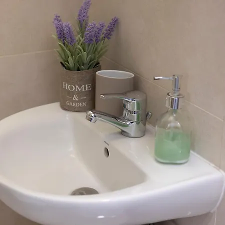 The White Tower Luxury - 2br, 1ba, 1wc By Thesskey Residences *